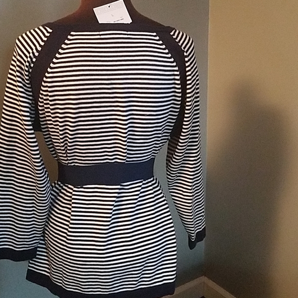 Sweater - Picture 2 of 6